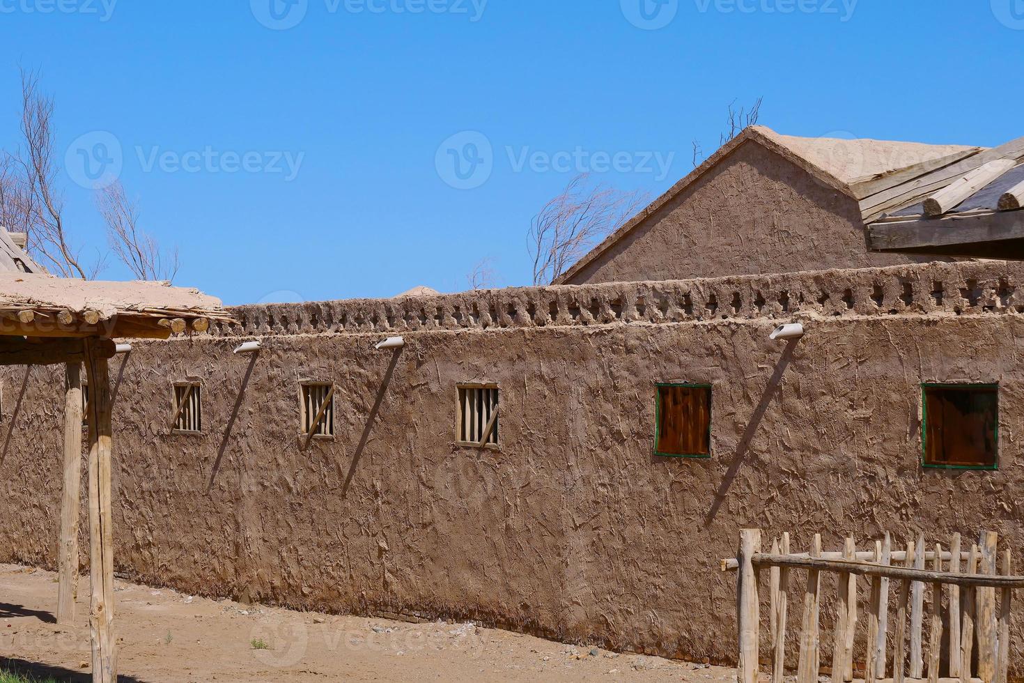 La vista horizontal del antiguo paso de Yangguan en Gansu, China foto