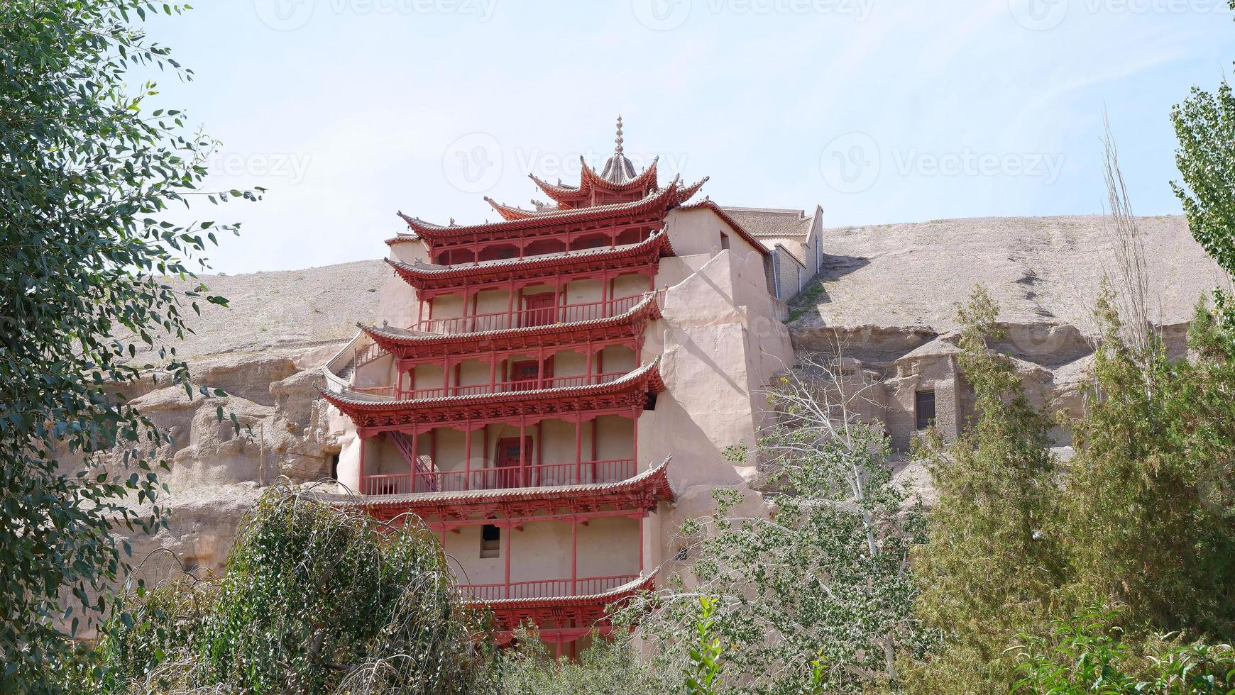 Arquitectura del budismo antiguo grutas de dunhuang mogao en gansu china foto