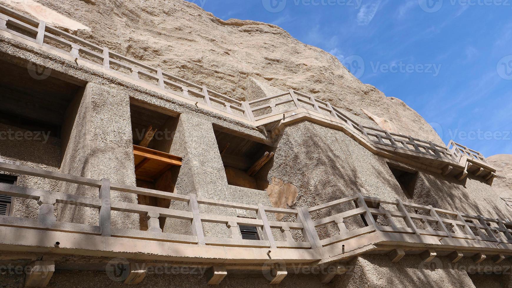 Arquitectura del budismo antiguo grutas de dunhuang mogao en gansu china foto