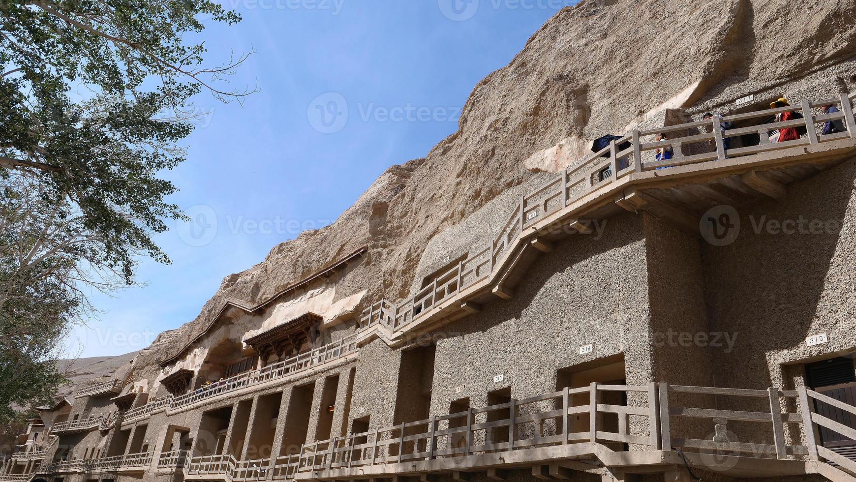 Arquitectura del budismo antiguo grutas de dunhuang mogao en gansu china foto