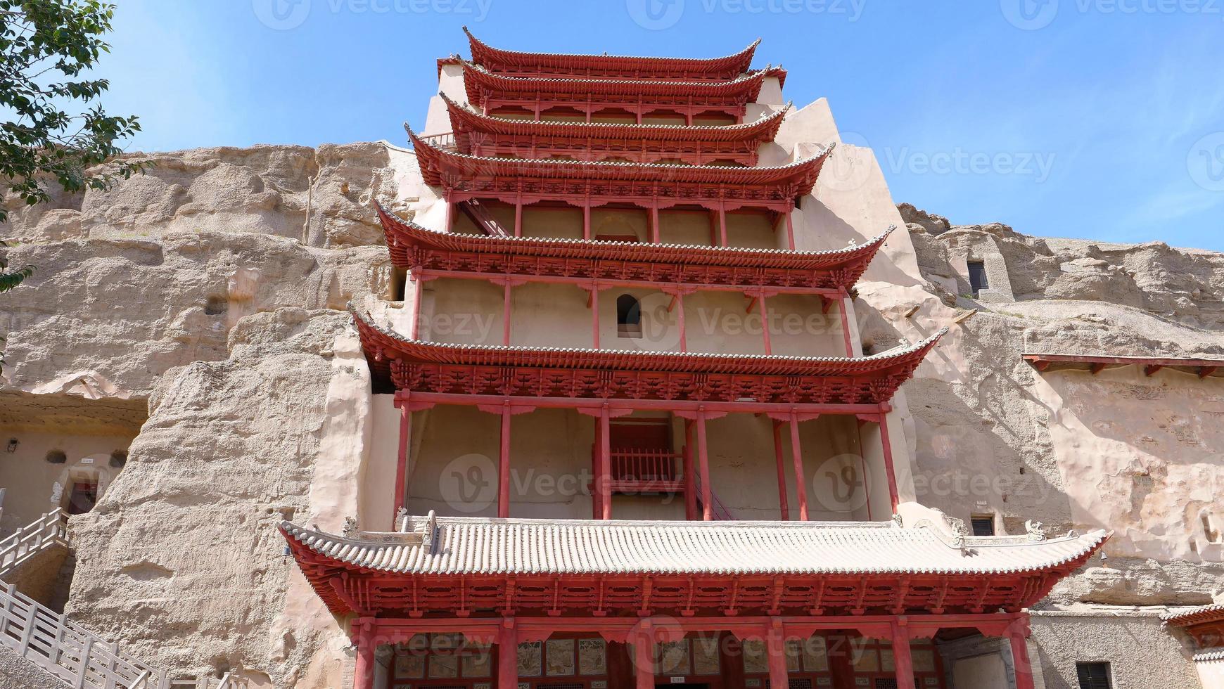 Arquitectura del budismo antiguo grutas de dunhuang mogao en gansu china foto