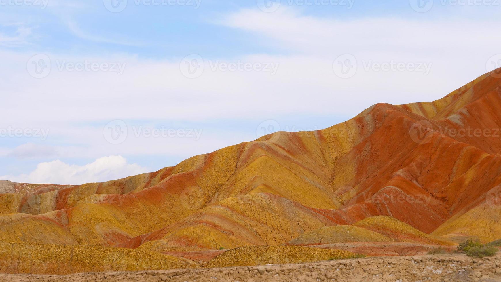 Forma de relieve de Zhangyei Danxia en Gansu China. foto