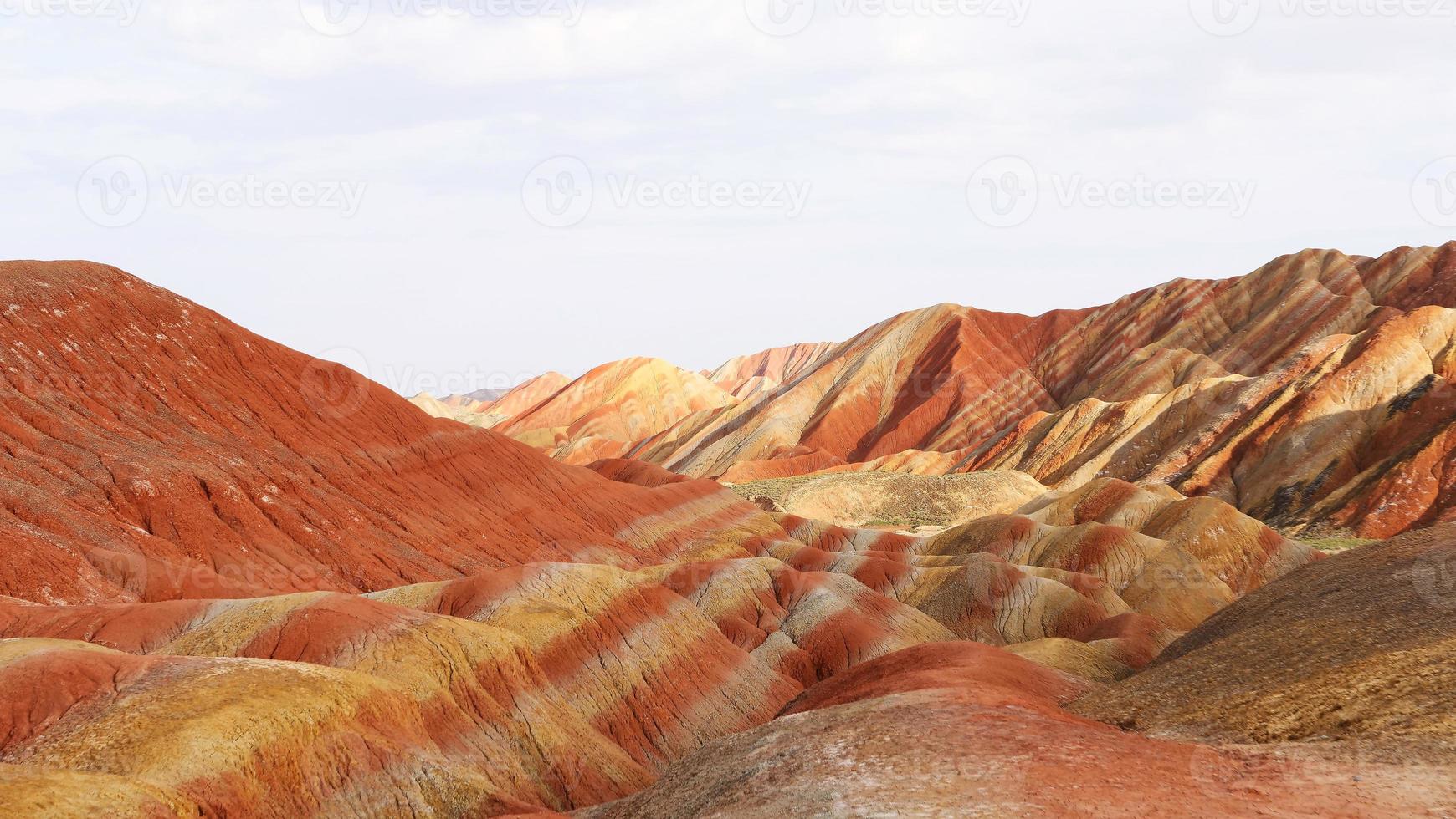 Forma de relieve de Zhangyei Danxia en Gansu China. foto