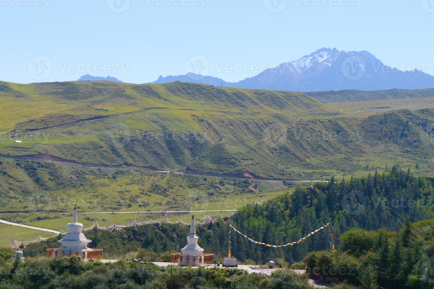 hermosa vista del paisaje del templo mati en zhangye gansu china. foto