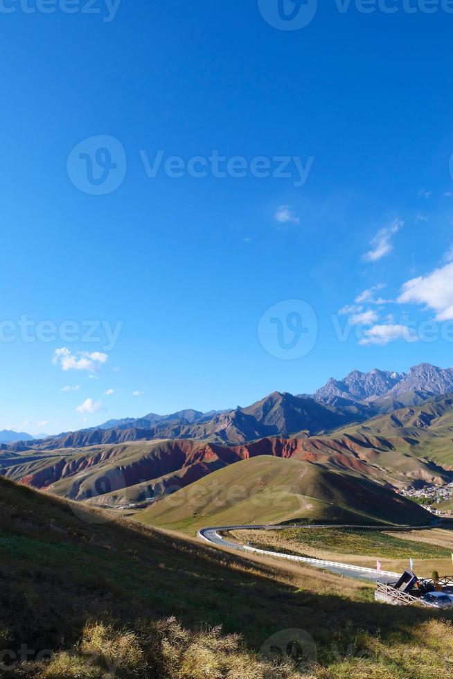 el área escénica de la montaña qilian monte drow en qinghai china. foto