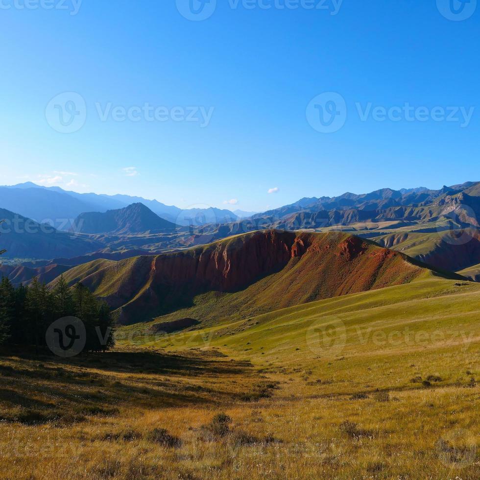 el área escénica de la montaña qilian monte drow en qinghai china. foto