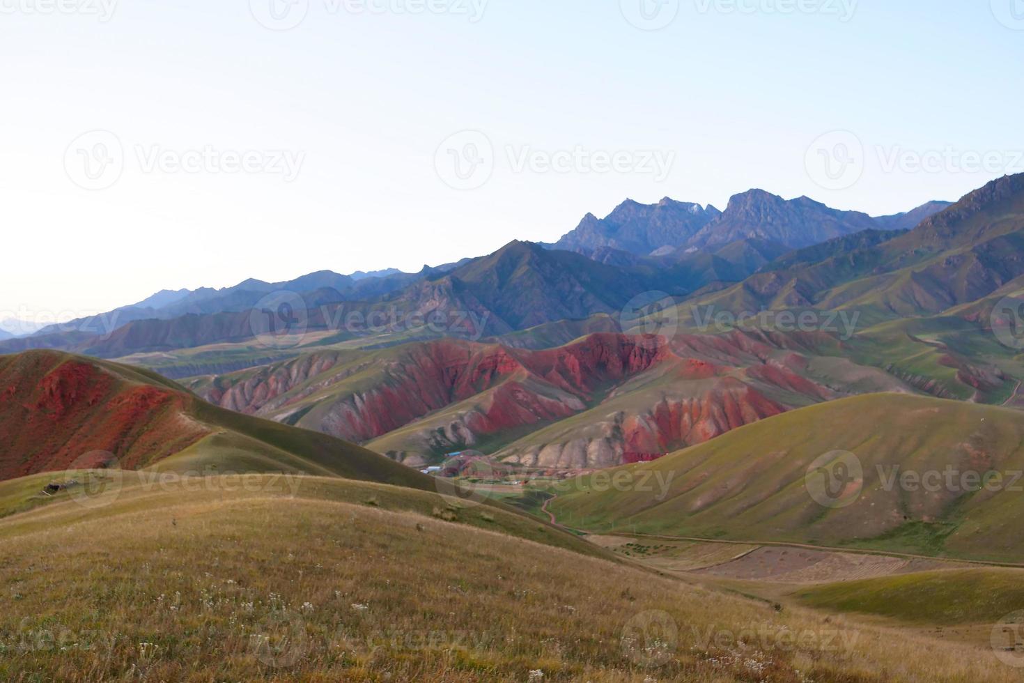 el área escénica de la montaña qilian monte drow en qinghai china. foto