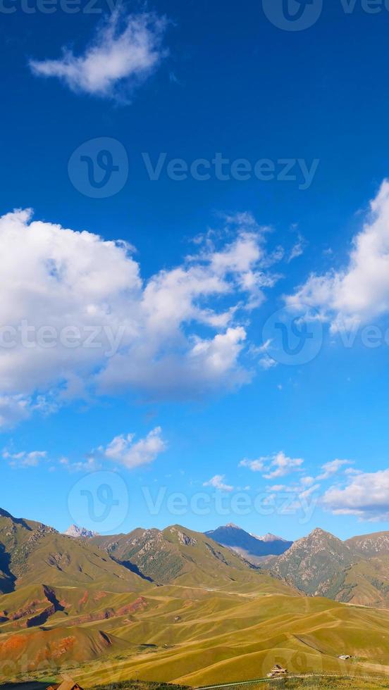 el área escénica de la montaña qilian monte drow en qinghai china. foto