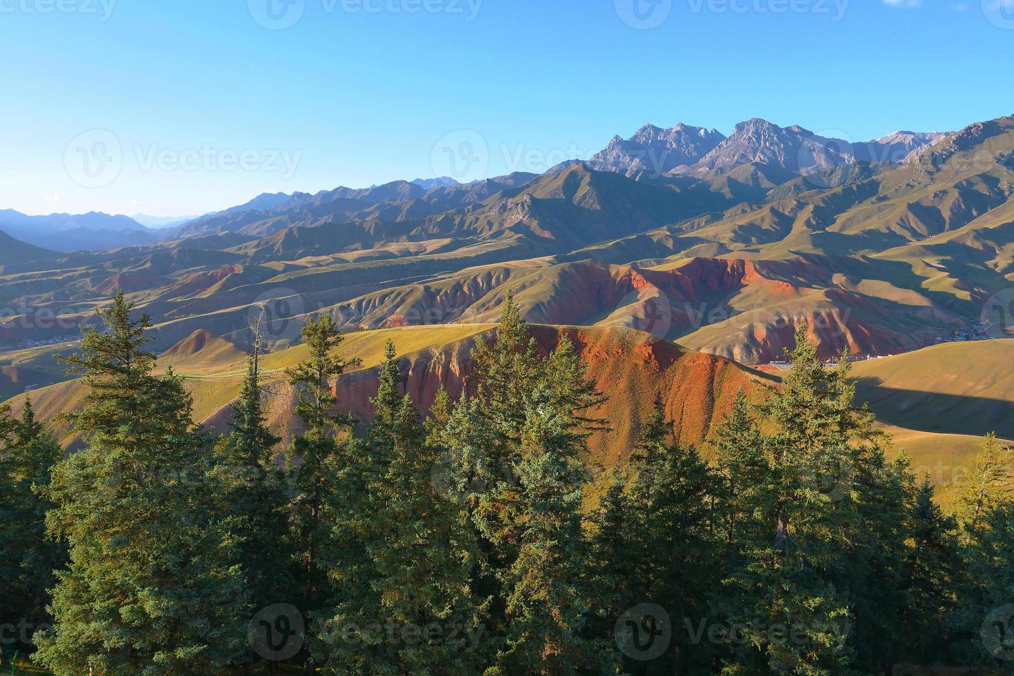 el área escénica de la montaña qilian monte drow en qinghai china. foto