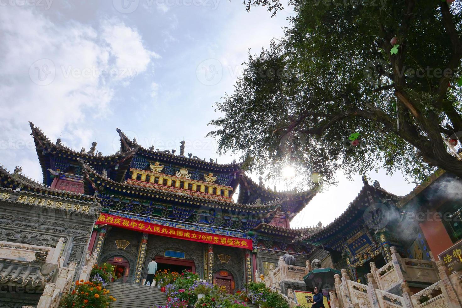 templo de la montaña nanshan en xining qinghai china. foto