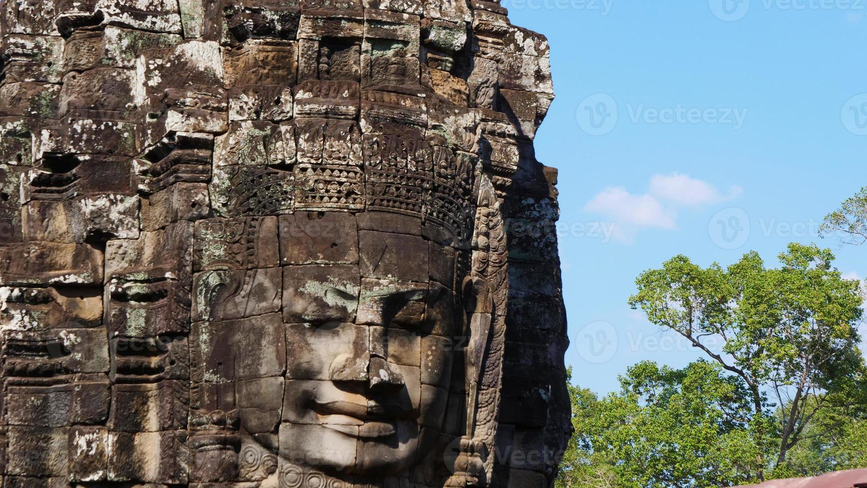 Torre de cara en el templo de Bayon, Siem Reap, Camboya foto