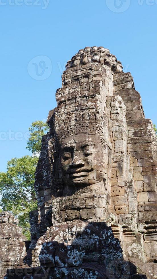 Torre de cara en el templo de Bayon, Siem Reap, Camboya foto