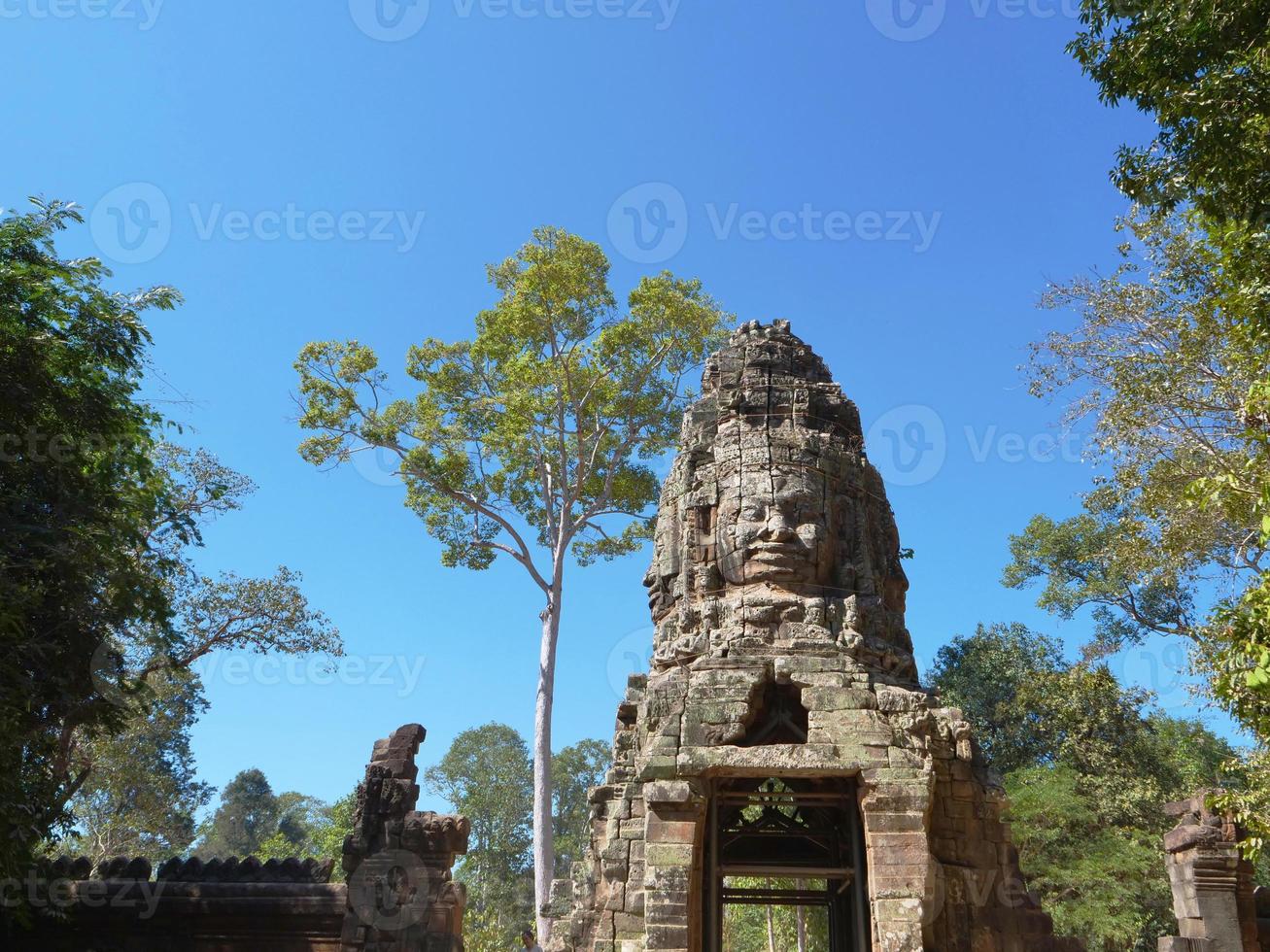 Tallar la piedra de la cara en Banteay Kdei, en Siem Reap, Camboya foto