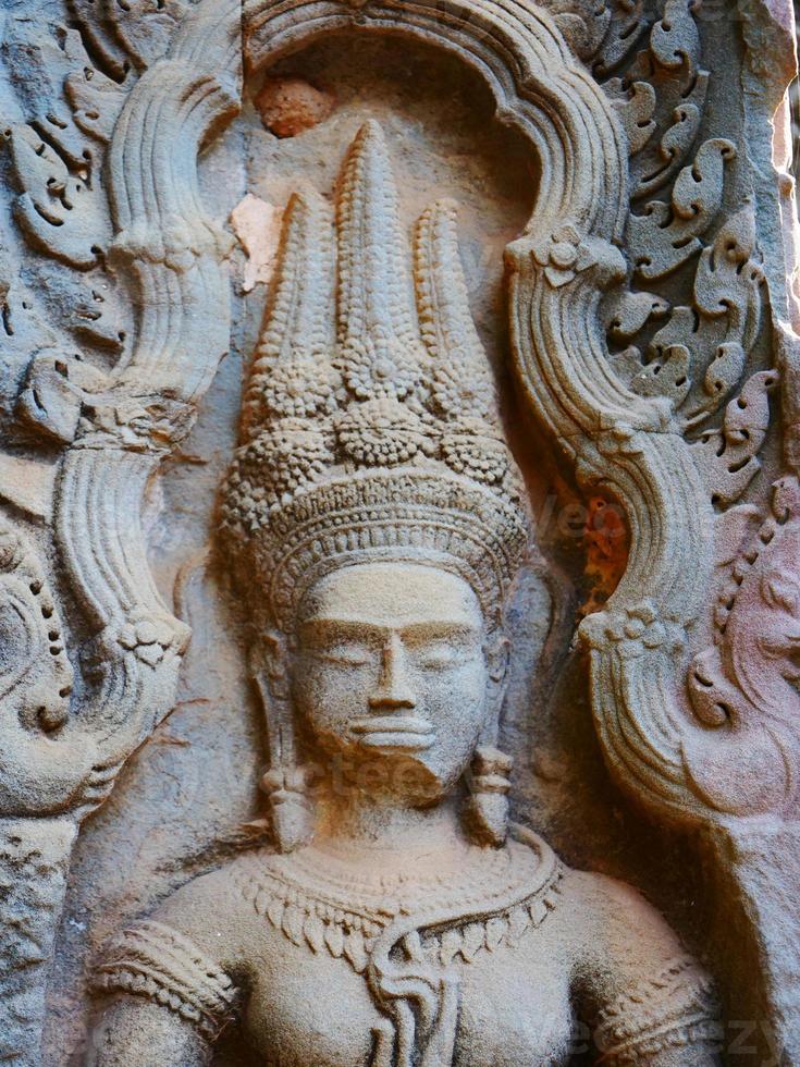 arte de piedra en el templo de ta prohm, siem reap, camboya. foto