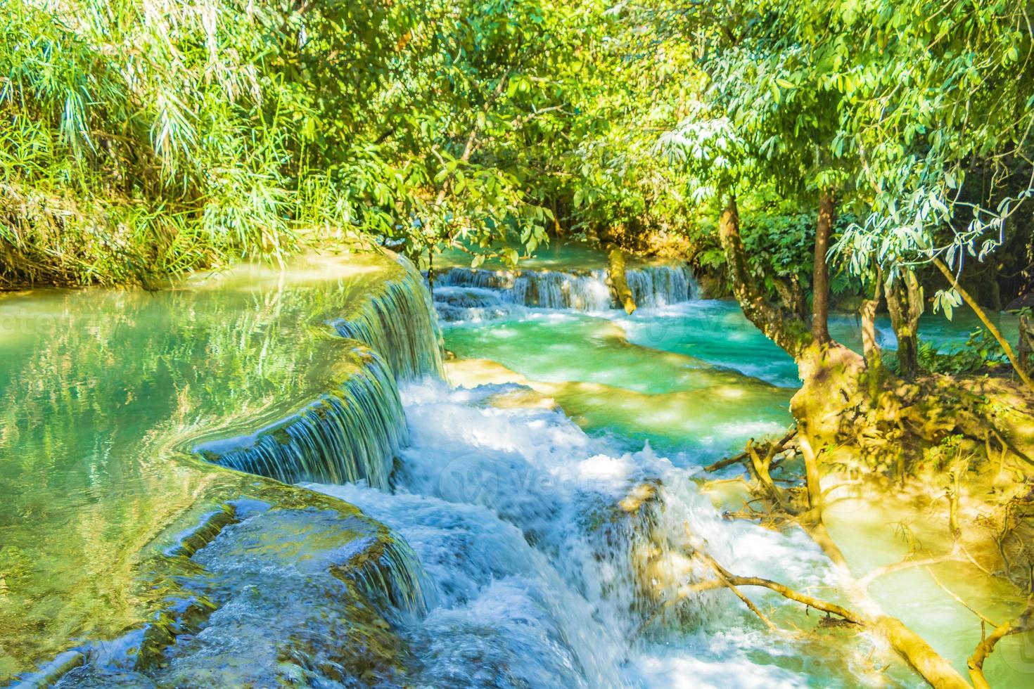 cascadas mas hermosas kuang si cascada luang prabang laos. foto