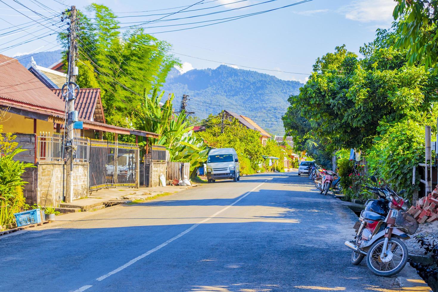 Luang Prabang, Laos 2018- típicas calles coloridas de la ciudad Luang Prabang Laos foto