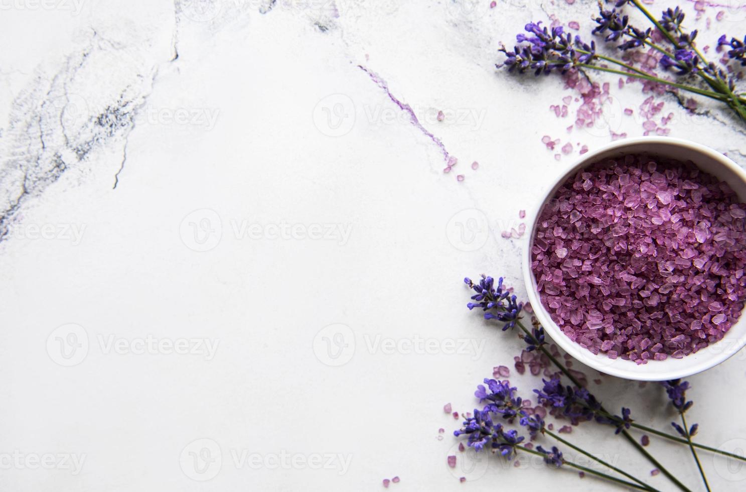 Cosmético de spa orgánico natural con lavanda. foto