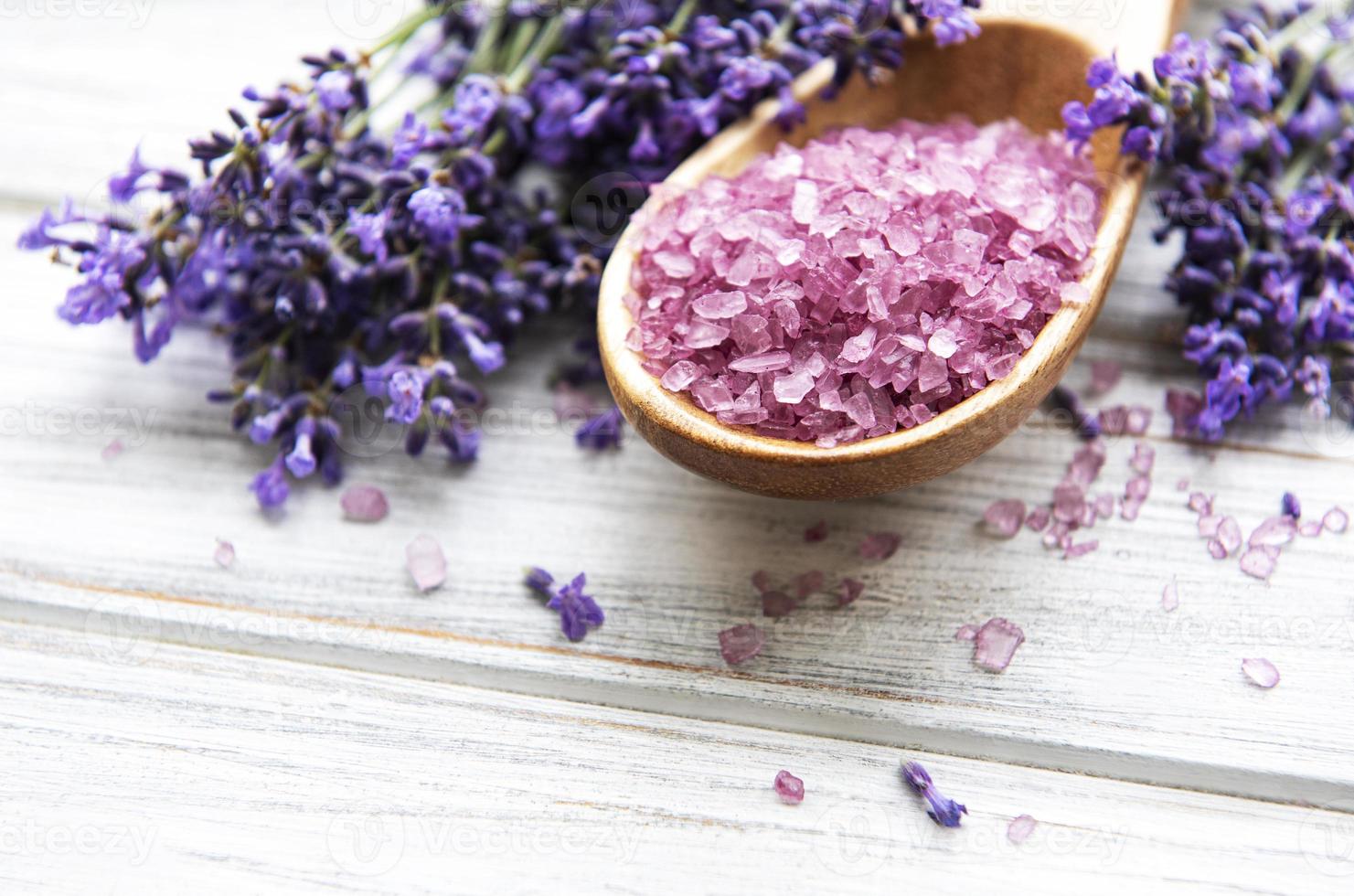 Cosmético de spa orgánico natural con lavanda. foto