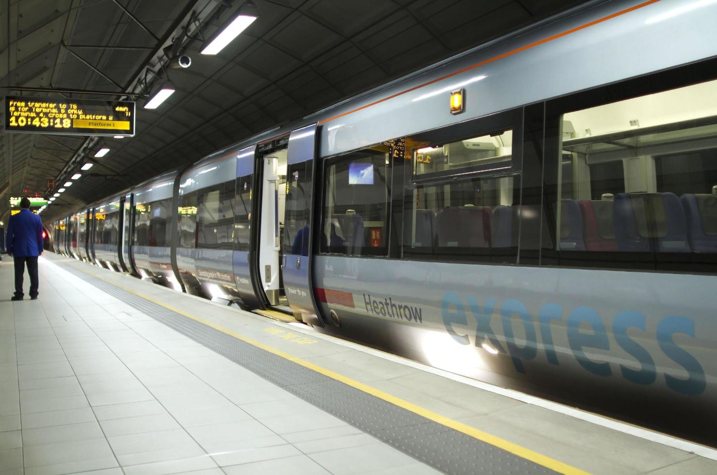 El tren expreso de Heathrow, Londres, Gran Bretaña. foto