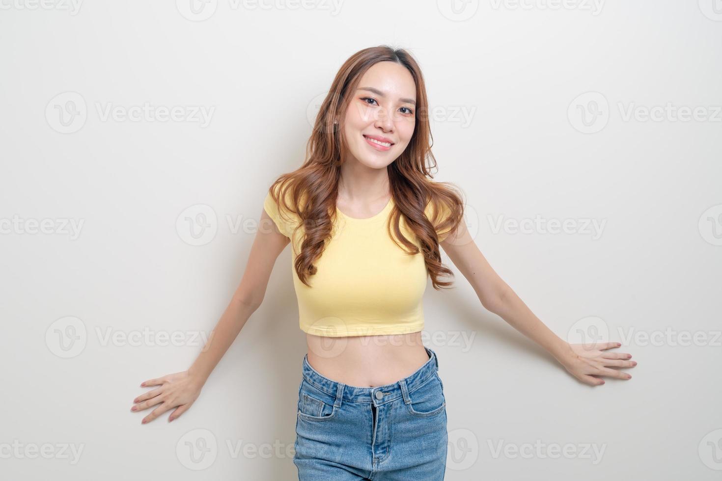 retrato, mujer hermosa, con, sentimiento feliz, y, sonriente foto