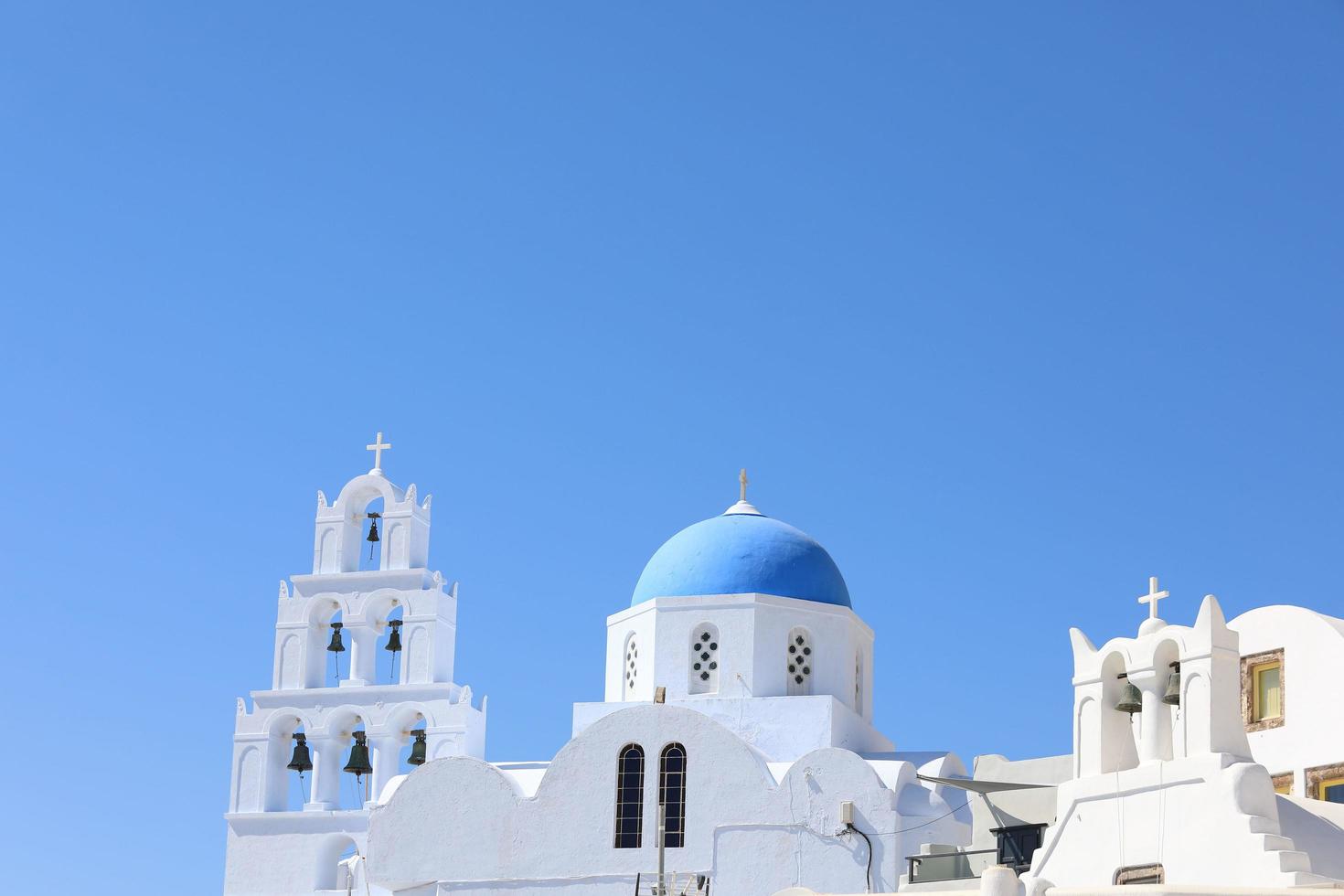 Hermosa vista de Oia en la isla de Santorini, Grecia foto