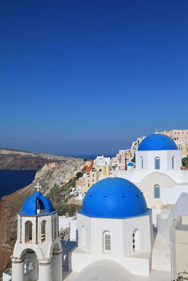 Ciudad de Oia en la isla de Santorini, Grecia foto