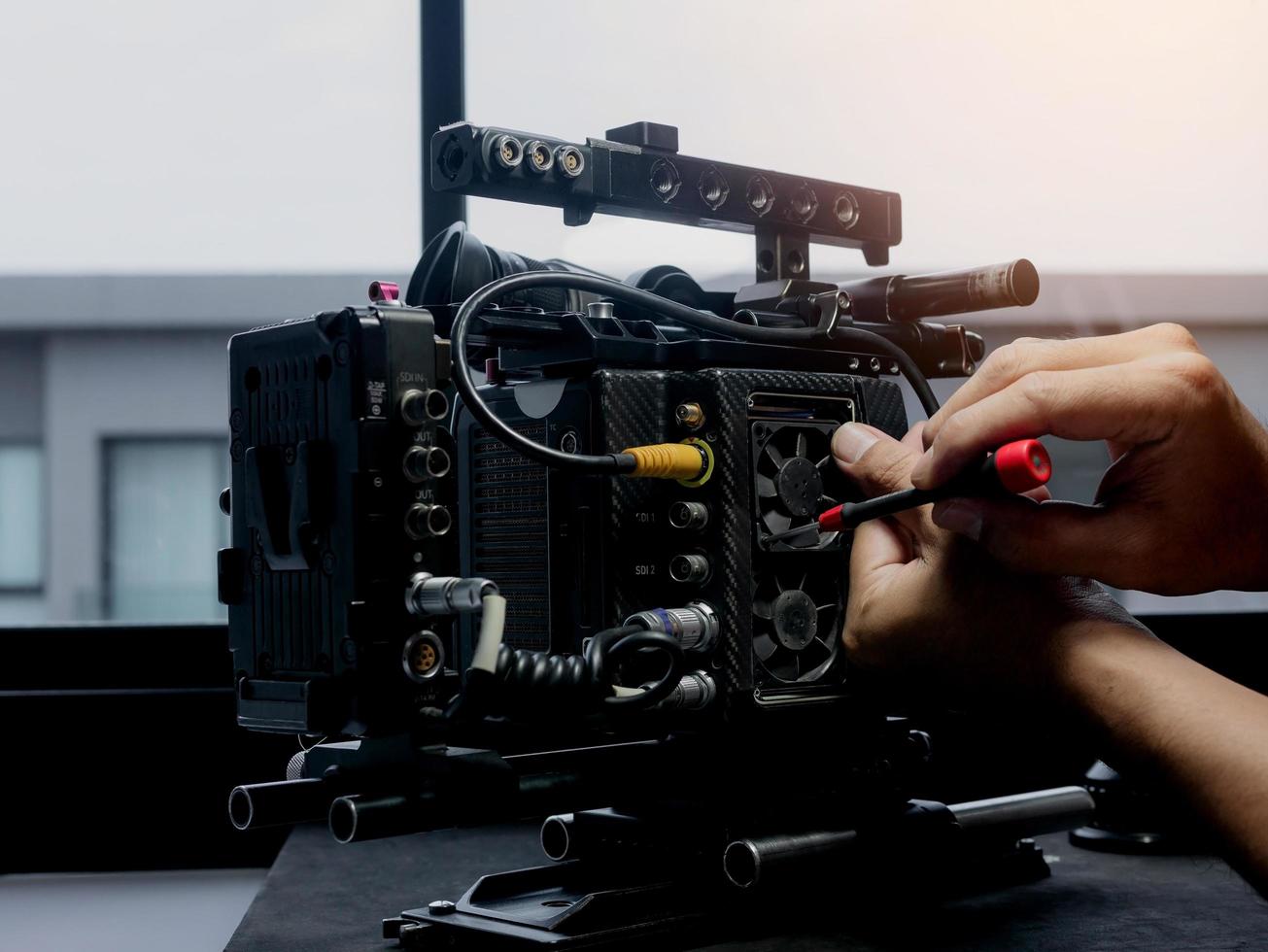 Changing the cooling fan of the movie camera photo