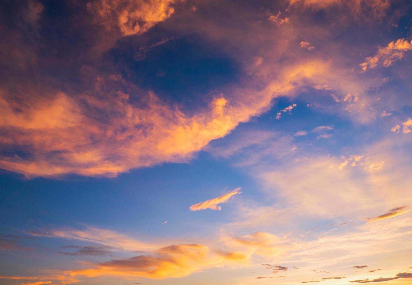 hermoso cielo rosa pastel para el fondo foto