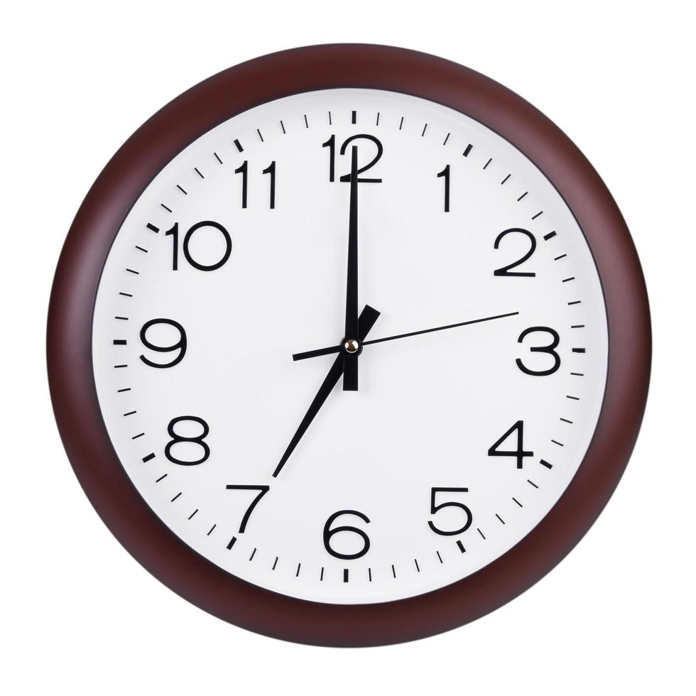 Round the clock shows seven o'clock 3425663 Stock Photo at Vecteezy
