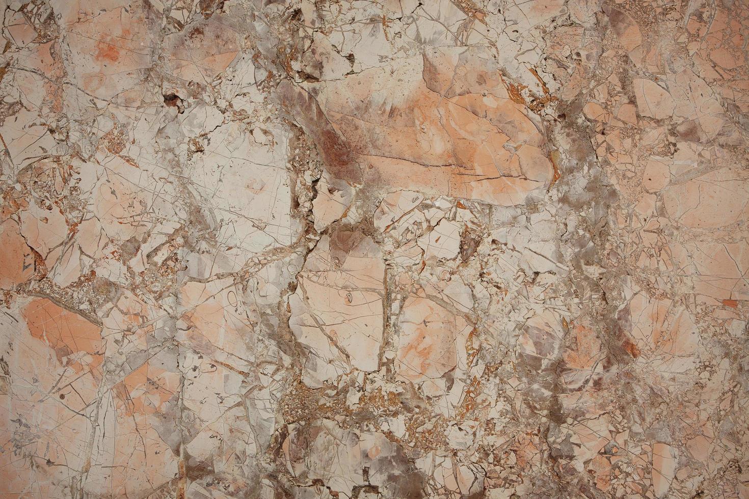 superficie de piedra con muchas pequeñas grietas foto