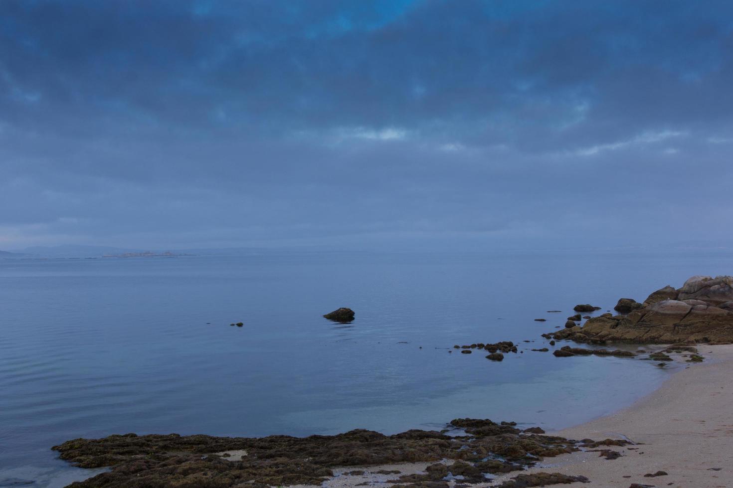 día nublado en el océano atlántico, tranquilidad, reflexión foto