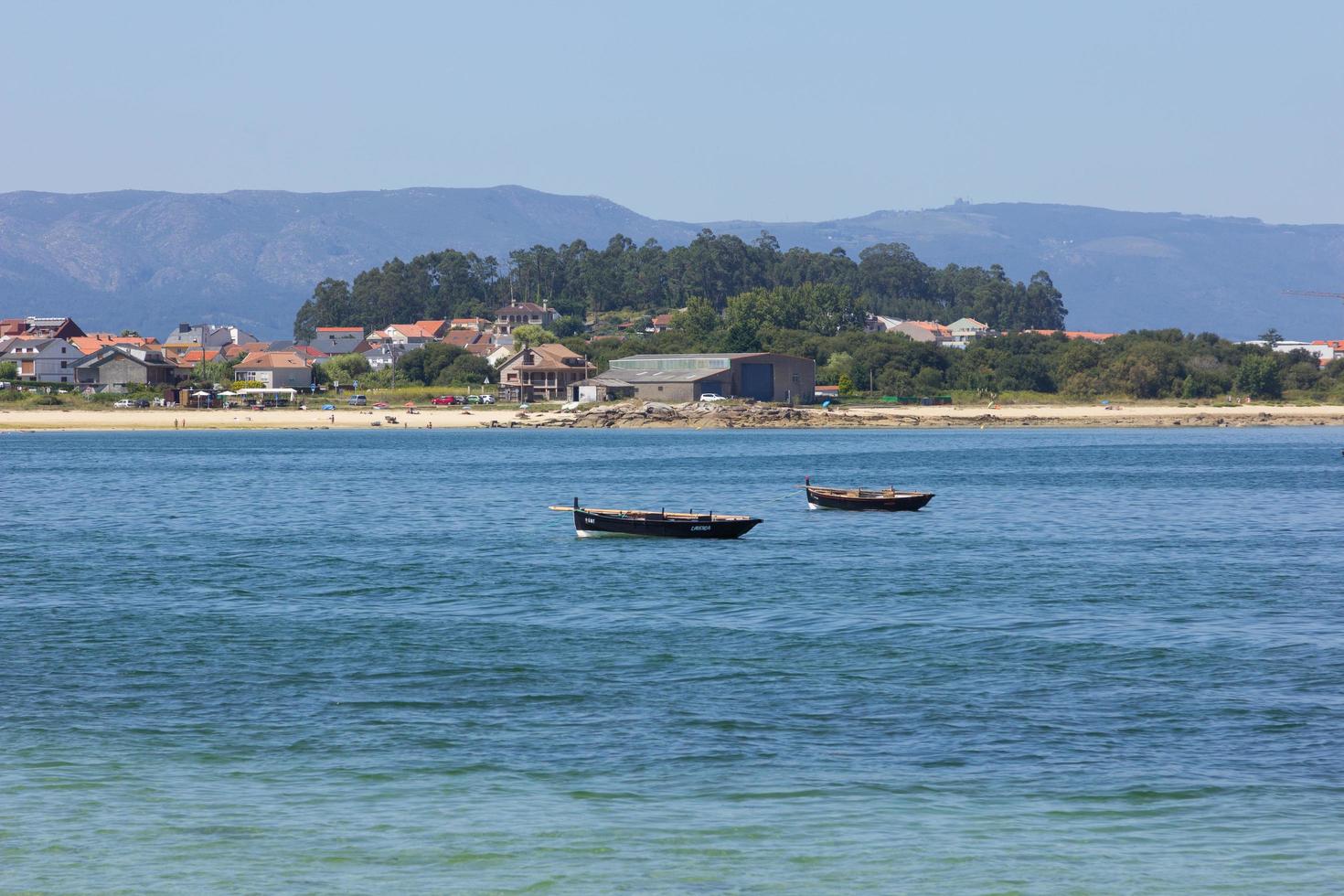 barcos de pesca de madera rústica foto