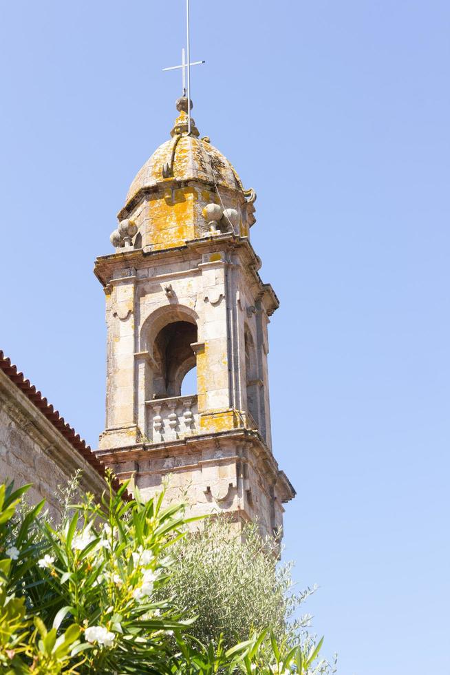 Iglesia en Cambados, un típico pueblo gallego, España foto