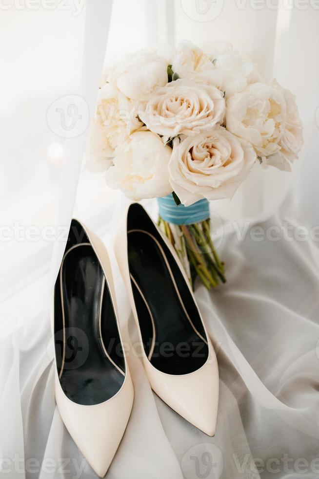 zapatos de novia de la novia, hermosa moda foto