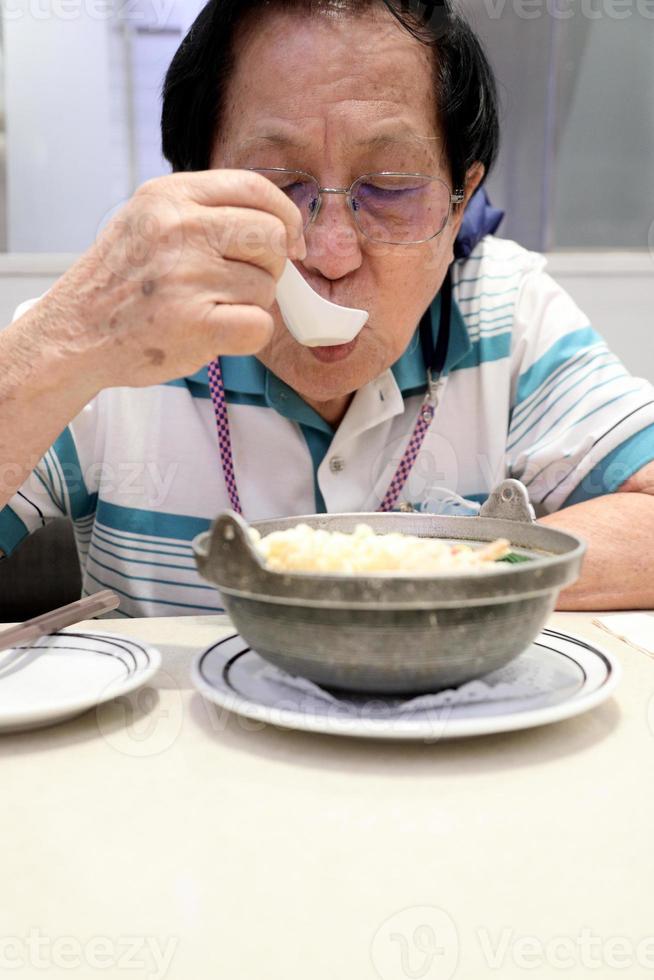 comer comida japonesa foto