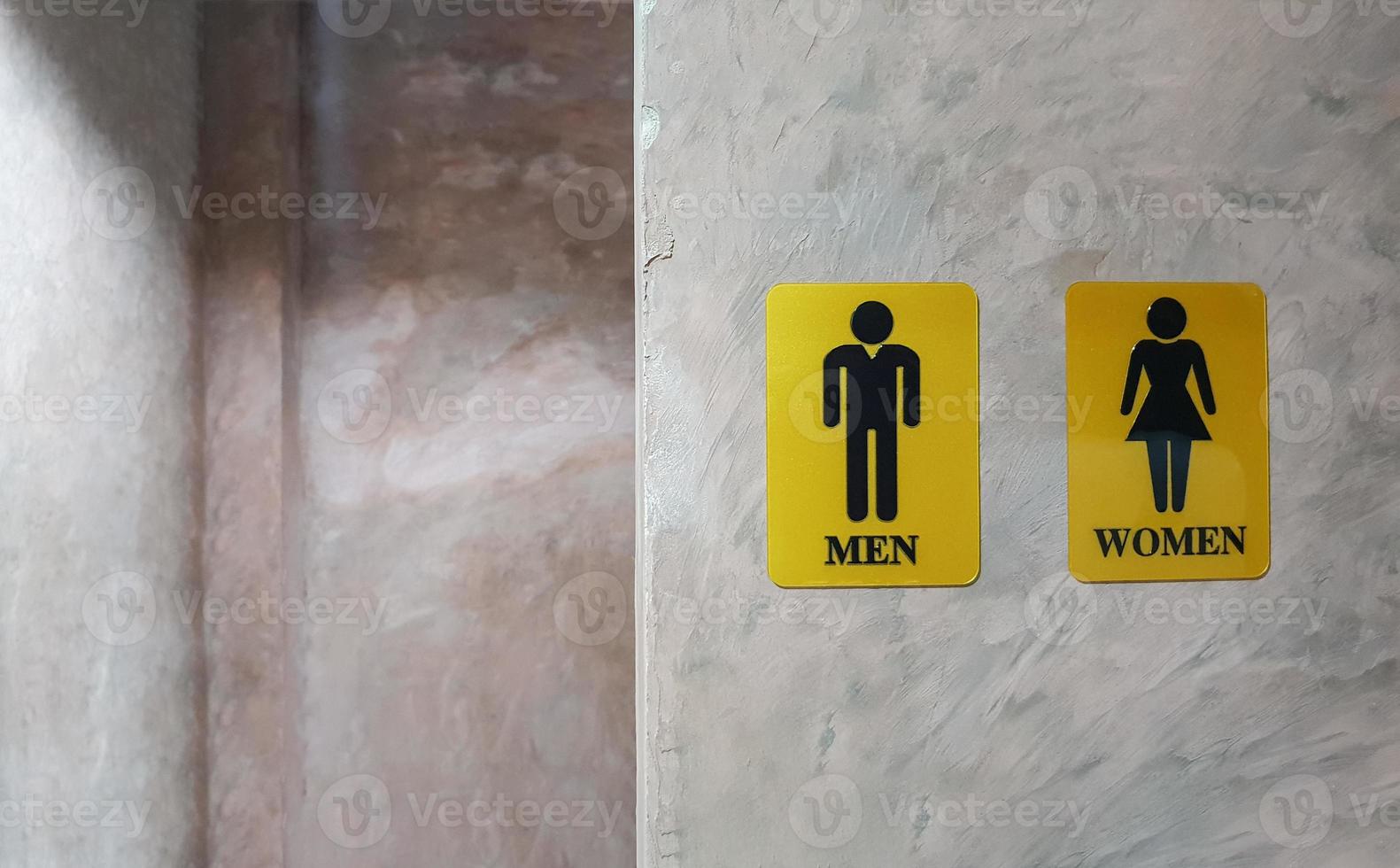 Aseo público de hombres y mujeres. Signo de baño de dama y caballero. foto