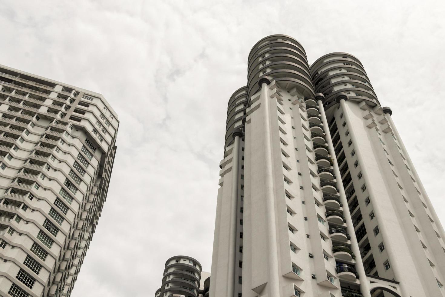 Increíble rascacielos de edificio redondo en Kuala Lumpur, Malasia foto