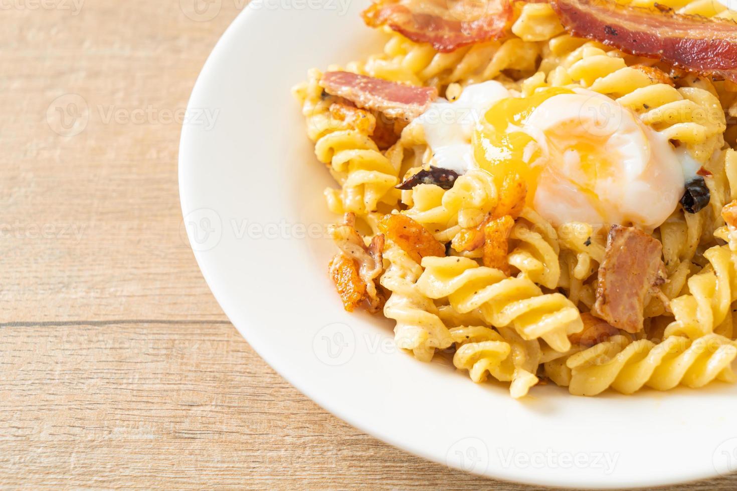 carbonara fusilli pasta spicy bacon photo