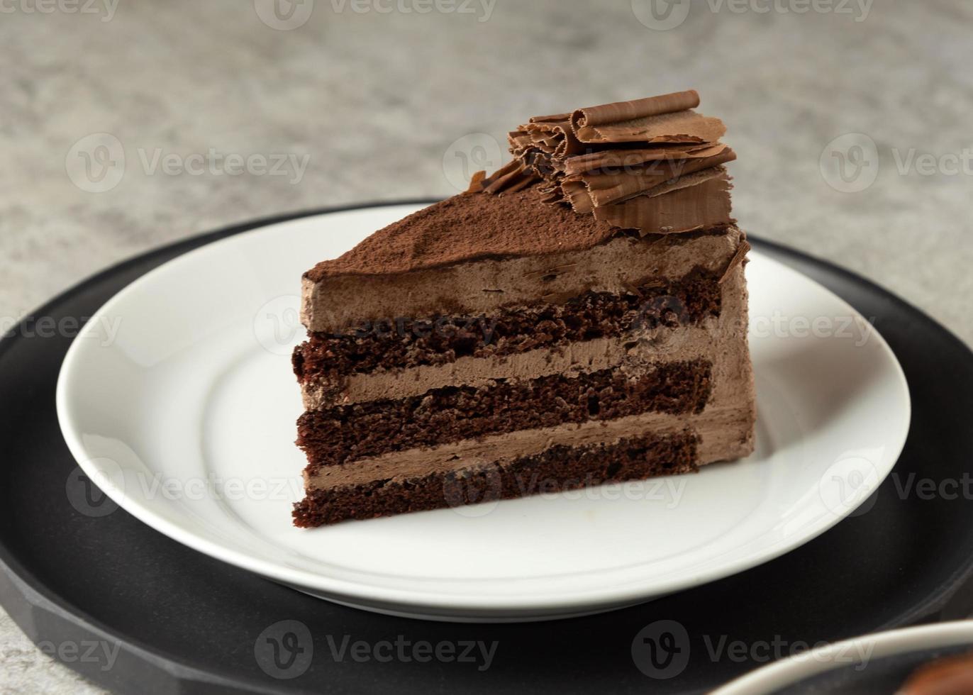 tarta de mousse de chocolate, tarta de chocolate con relleno de crema foto