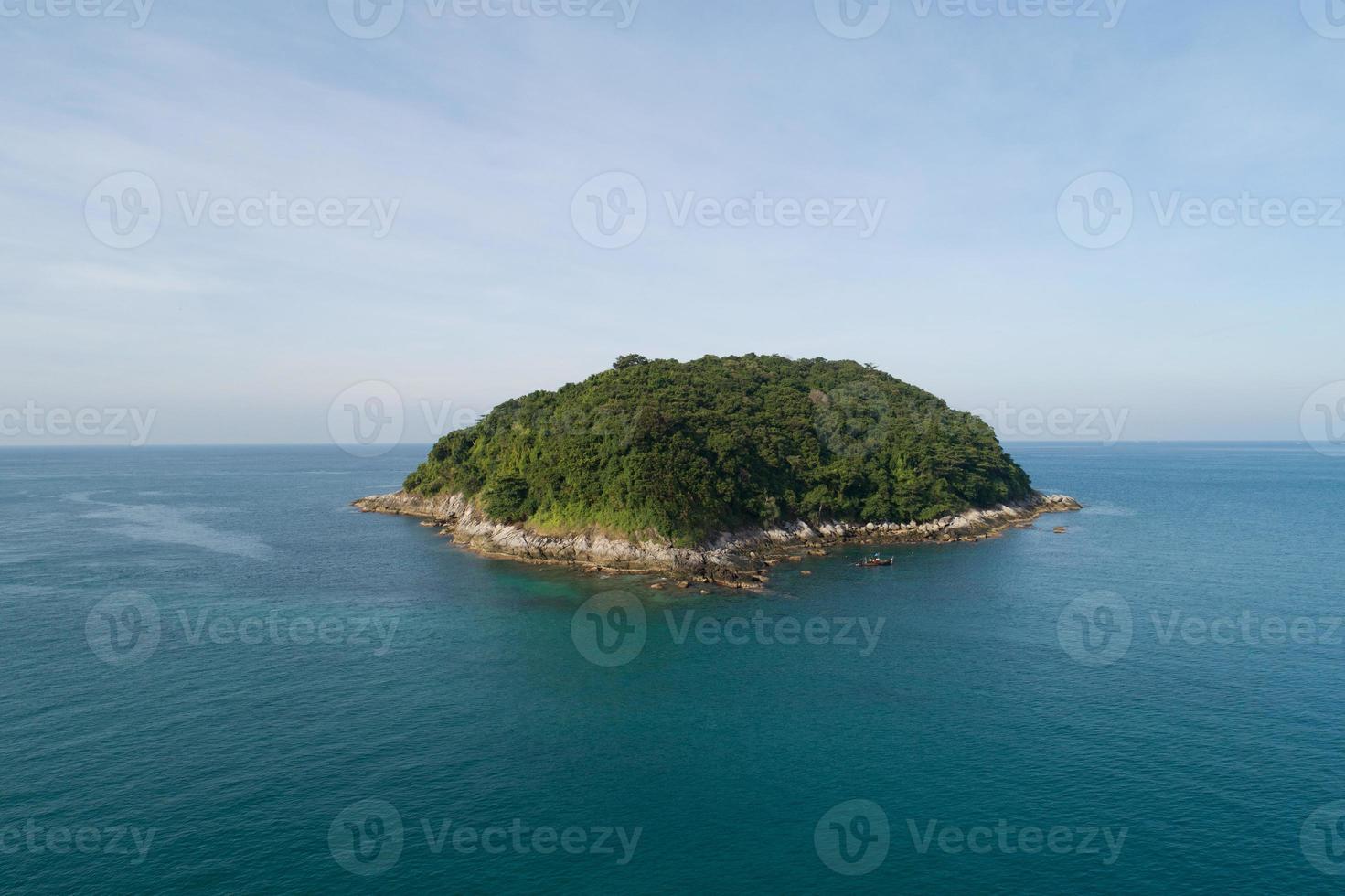 vista aérea del paisaje de la pequeña isla foto