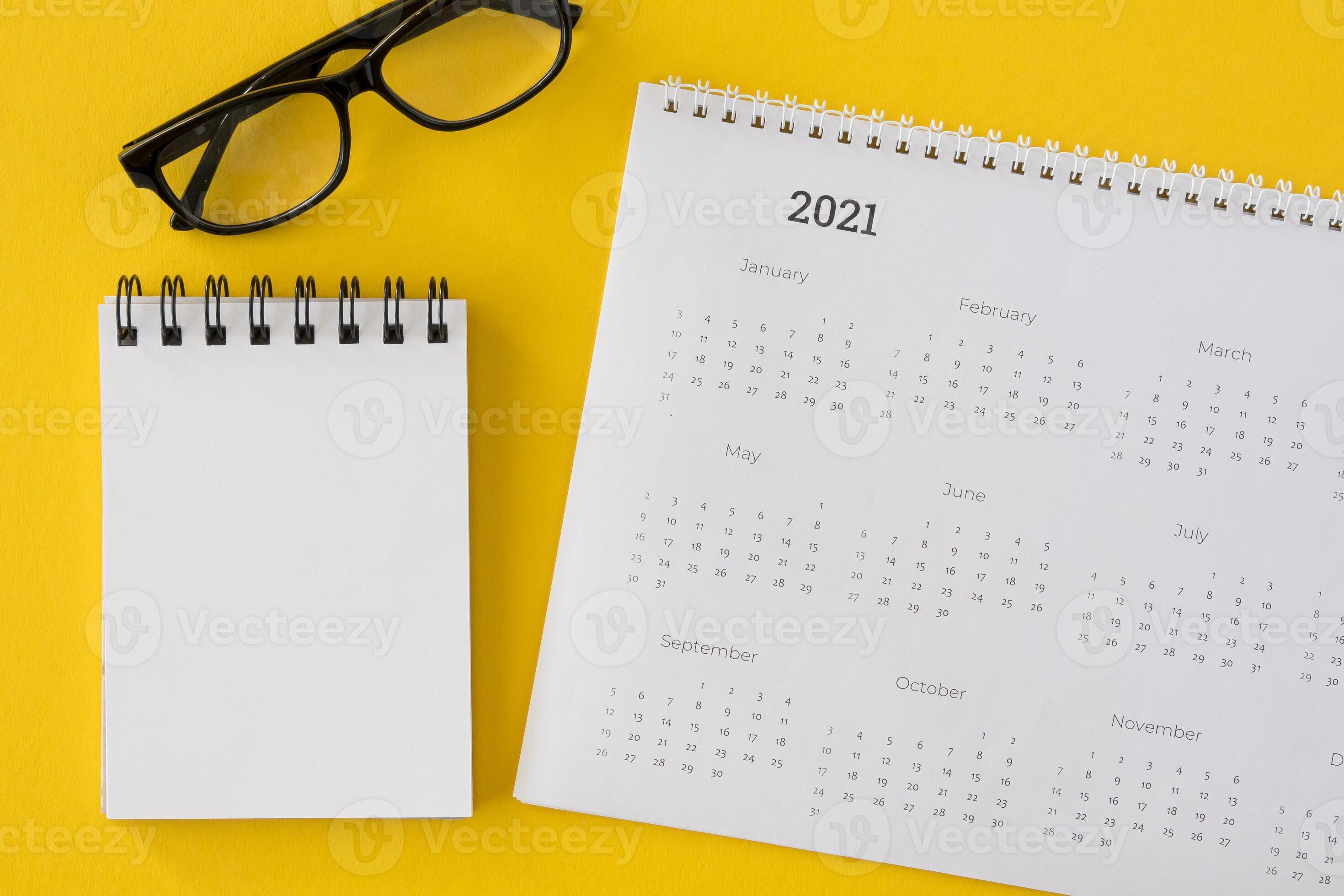 Calendar with notepad and glasses 3474241 Stock Photo at Vecteezy