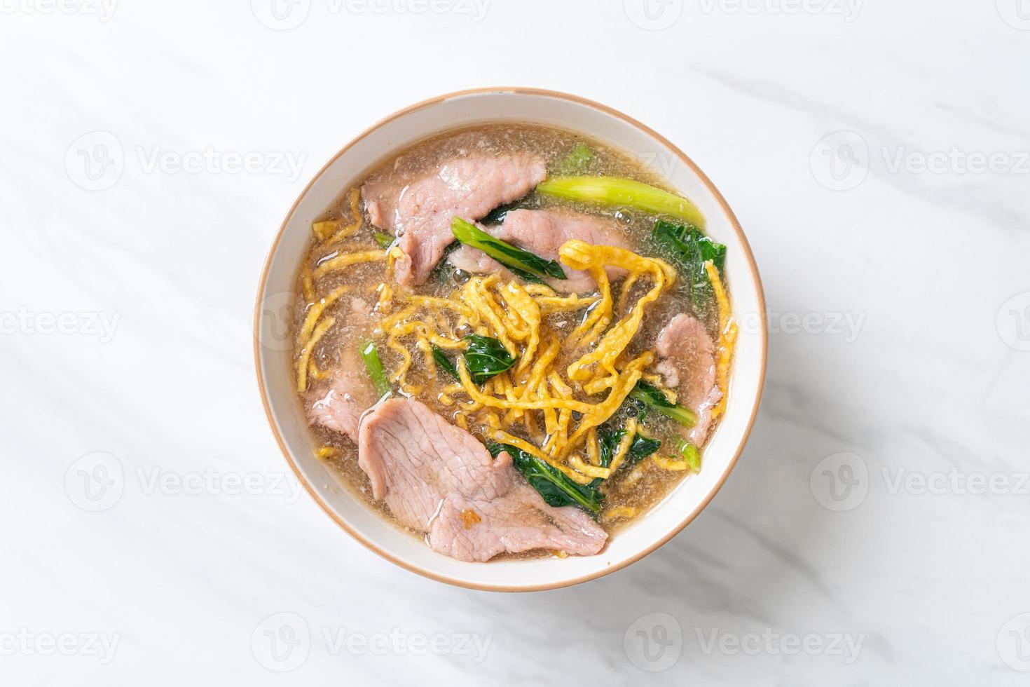 Crispy noodles with Pork in Gravy Sauce photo