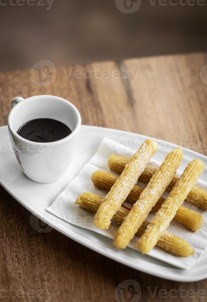 churros con chocolate set de desayuno dulce tradicional español foto