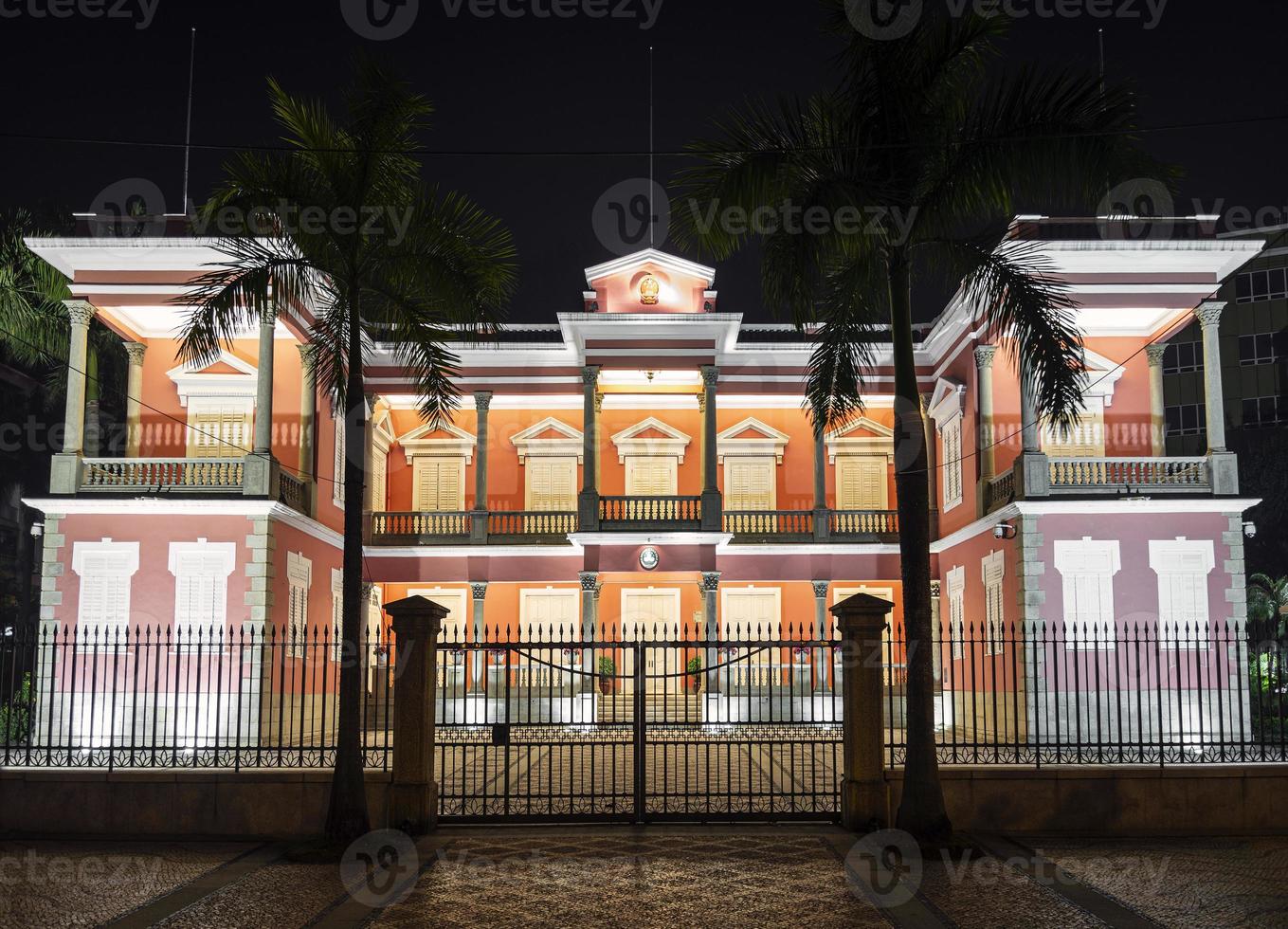 Edificio colonial de la sede del gobierno chino en la ciudad de Macao foto