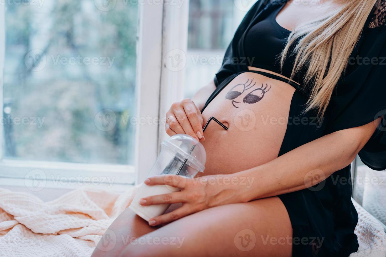 Funny picture on pregnant belly photo