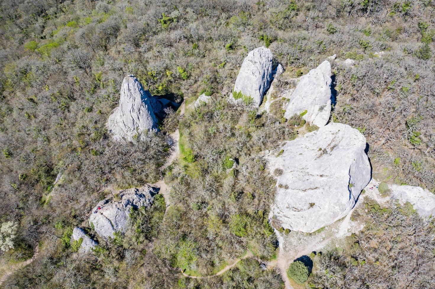 Vista aérea del templo del sol, rocas en la montaña en la península de Crimea. Crimea. foto