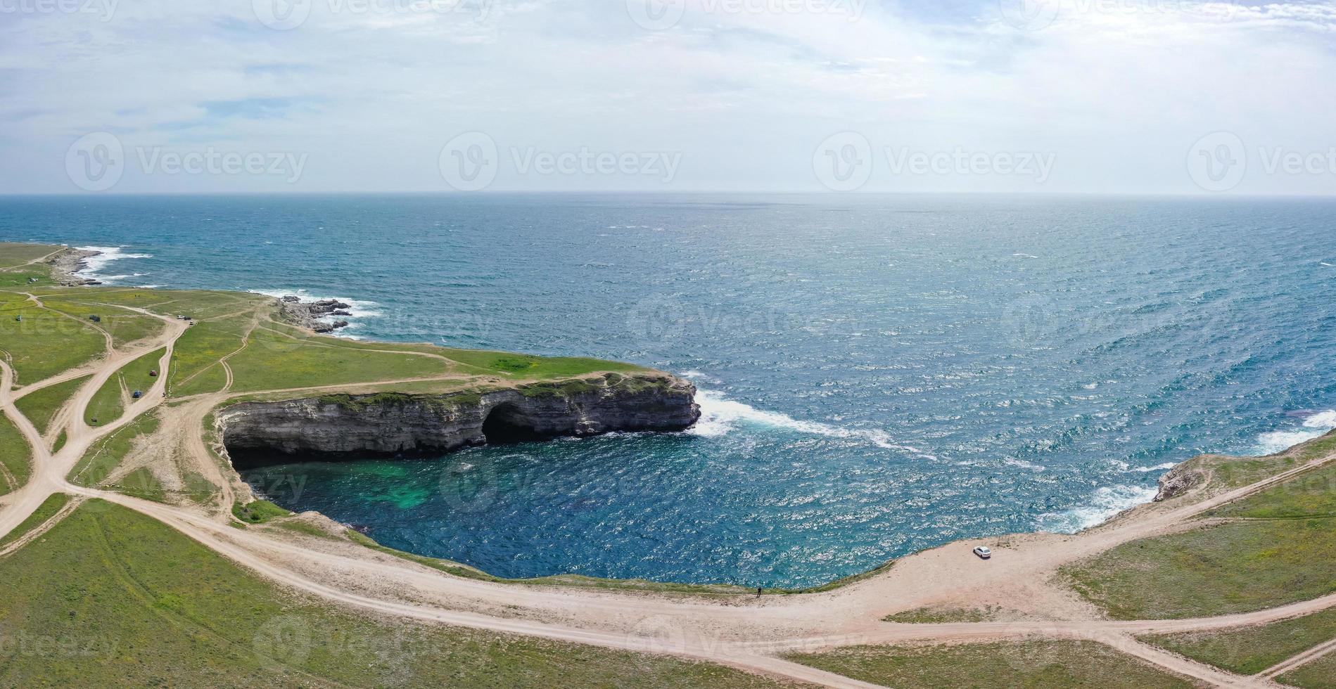 vista aérea del hermoso cabo tarkhankut, crimea foto