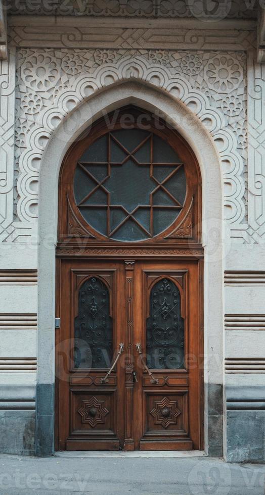 old door backdrop photo