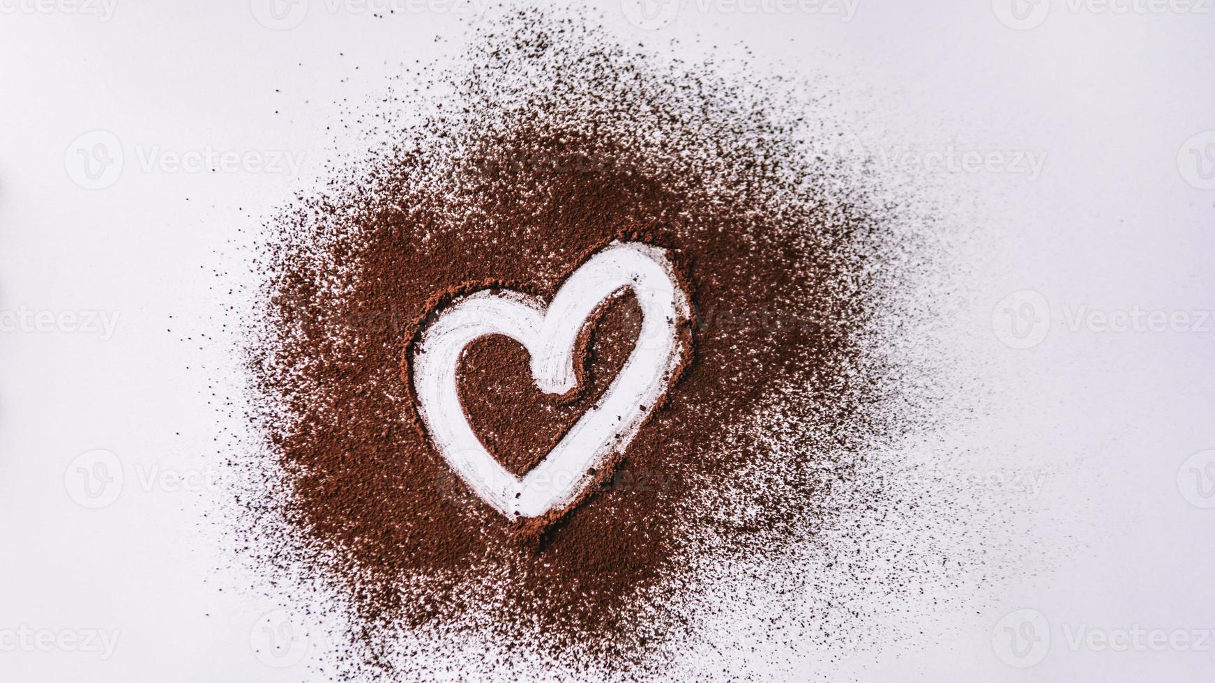 corazón en cacao - corazón de chocolate foto