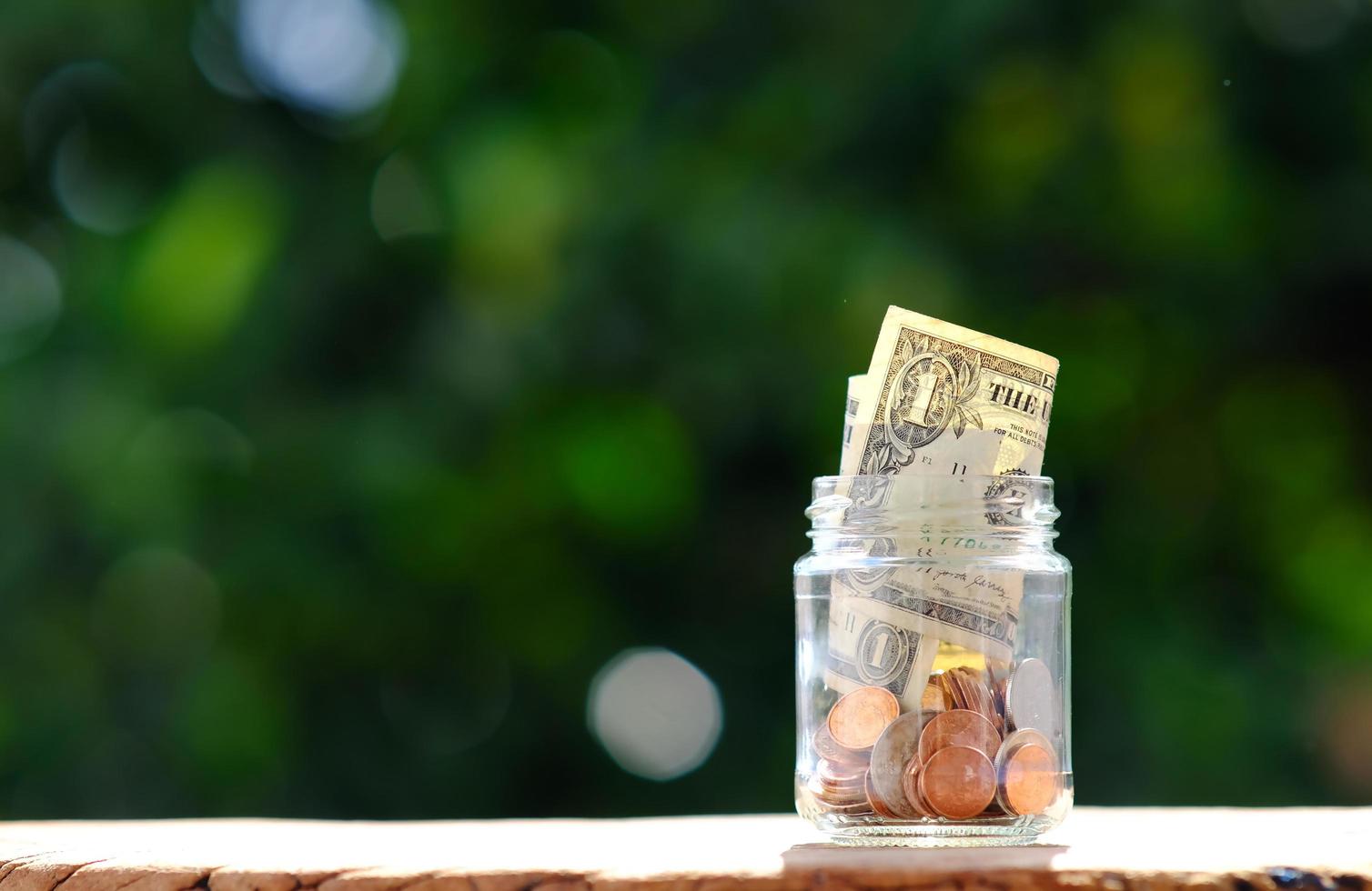 concepto de dinero, monedas publicitarias de finanzas y banca. foto